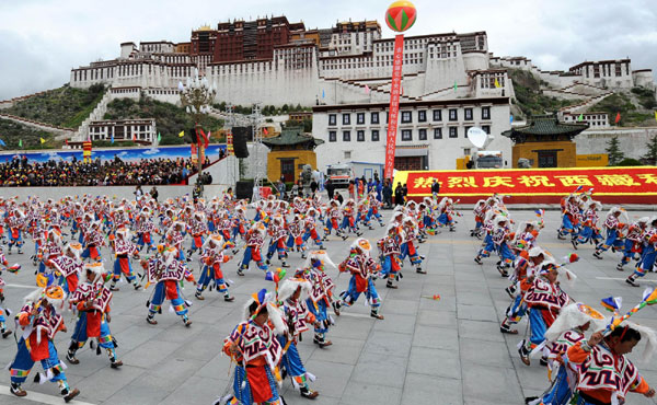 Pageant celebrates Tibet's 60th anniversary