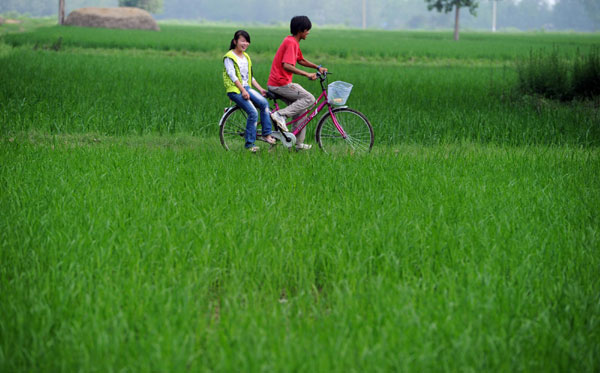 Left-behind children learn independence