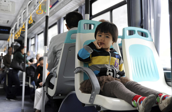 NW China's Xinjiang launches BRT bus service