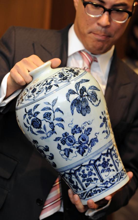 Sotheby's to hold porcelain and handicraft auction