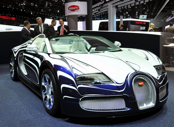 Luxurious cars gather at Int'l Motor Show