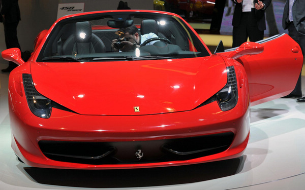 Luxurious cars gather at Int'l Motor Show