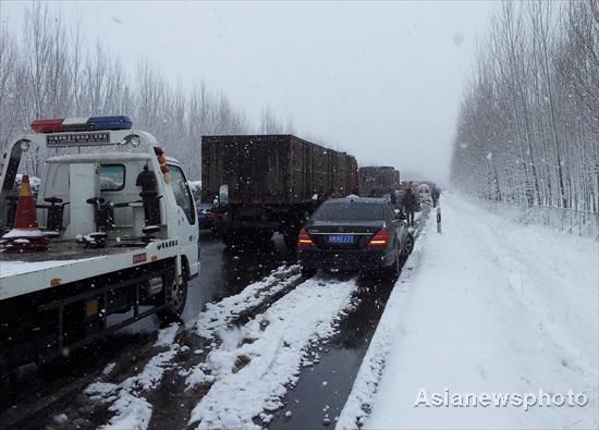 Sudden snow unleashes deadly chaos on freeway