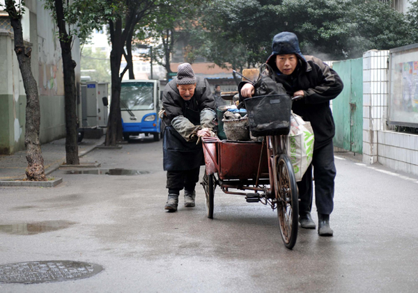 Pear seller, 89, is online star