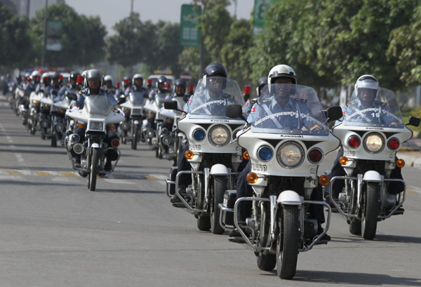 Policemen train for the upcoming ASEAN Summit