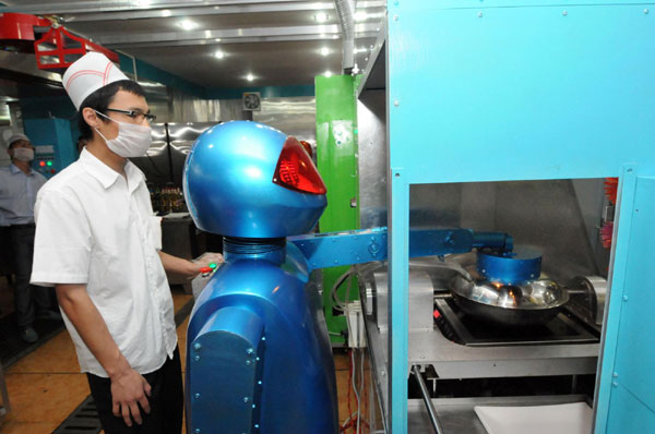 City opens robot-themed restaurant