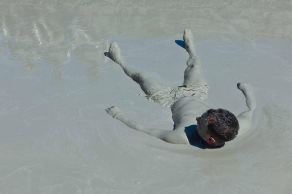 Visitors drawn to Turkey's famous mud baths