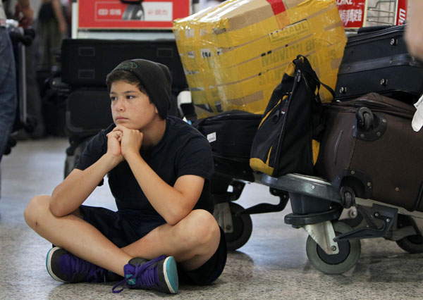 Storm strands passengers at Shanghai airports