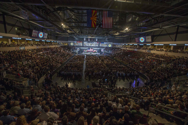 Thousands pay final tribute to US firemen