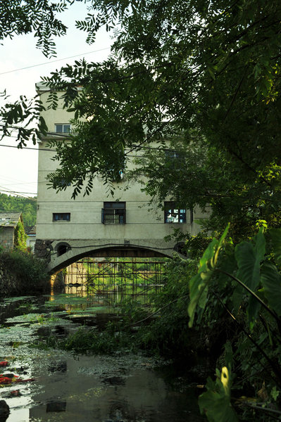 Building over troubled bridge