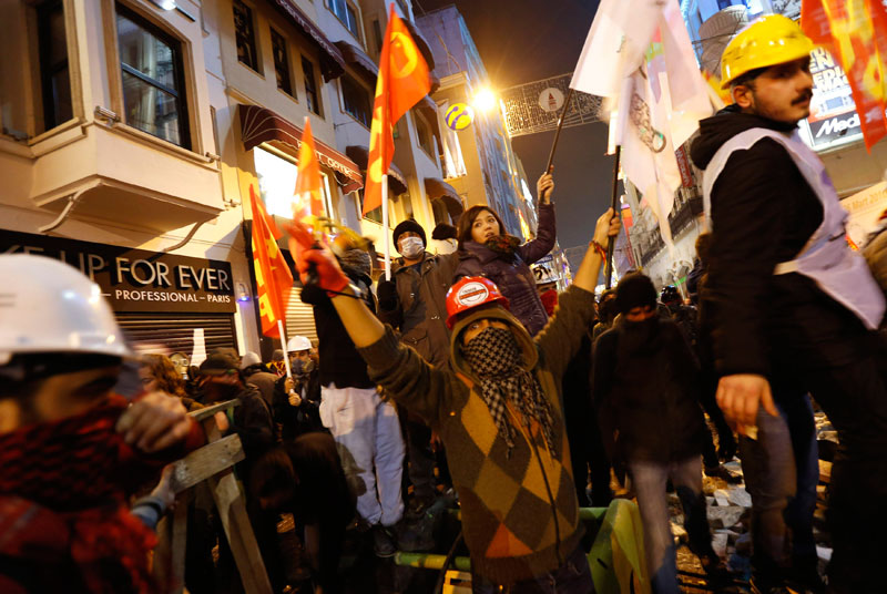 Turkish protesters clash with police