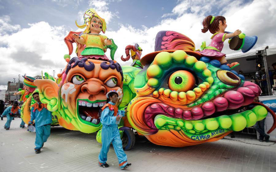 Grand parade ends carnival in Colombia