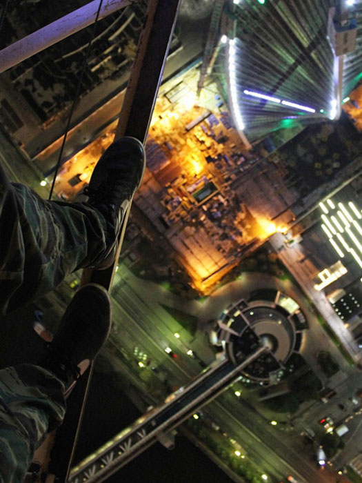 Death-defying skywalkers post stunning images