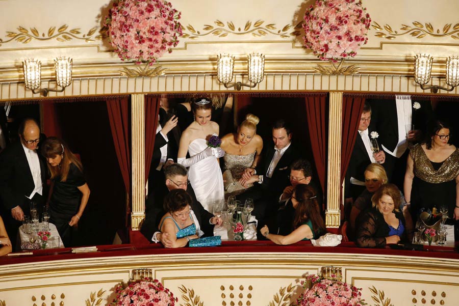 Opera Ball opens in Vienna