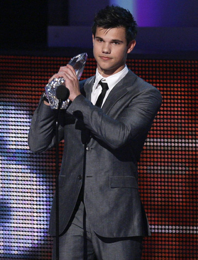 Celebrities at the 2010 People's Choice Awards in L.A.