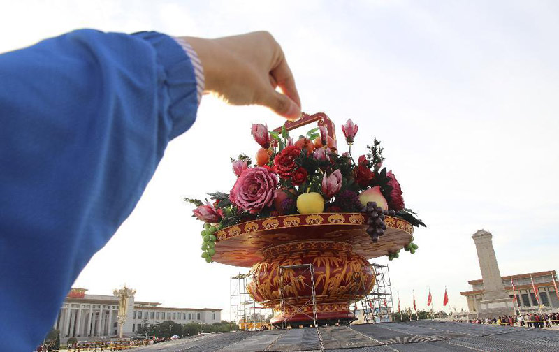 Funny poses with parterre at Tian'anmen Square