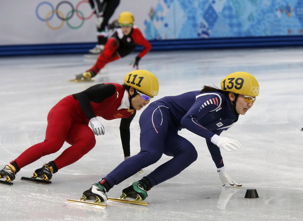 China disqualified in women's 3,000m relay