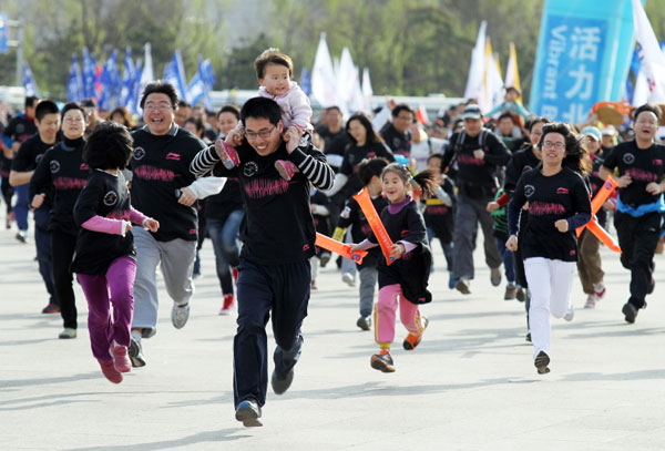 Beijing running festival attracts Ye Shiwen and 20,000 runners