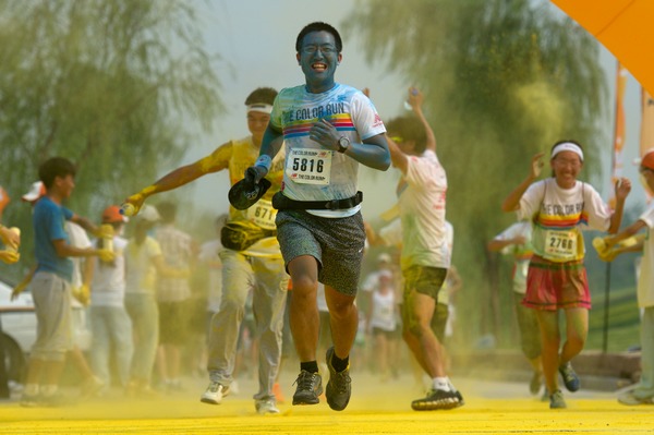 Color Run race held in Beijing