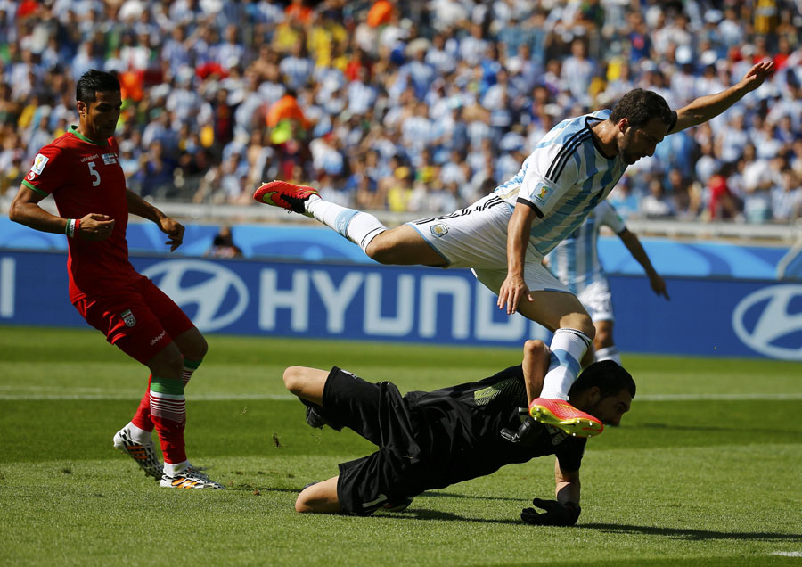 Messi saves Argentine blushes against bold Iran