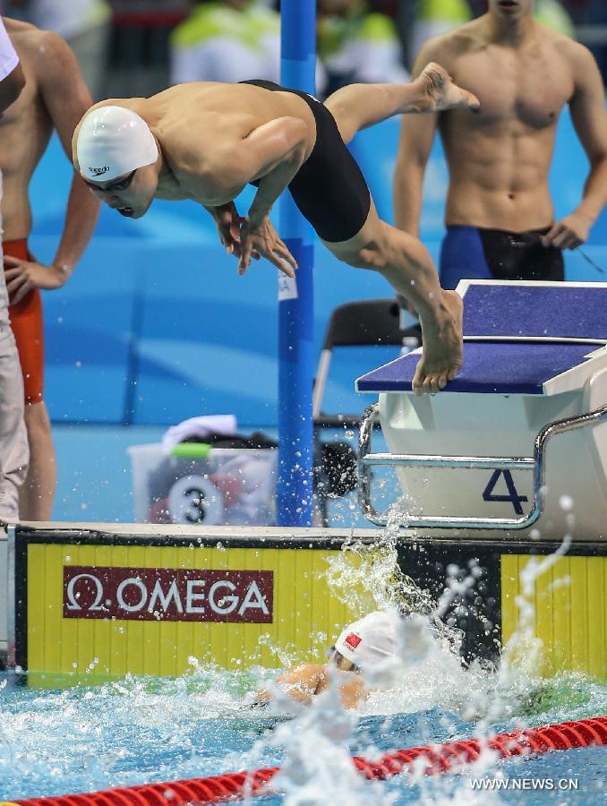 Team China win gold at mixed 4 x 100m freestyle relay