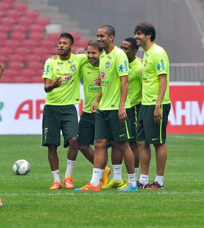 Brazilian soccer stars train for friendly match in Beijing