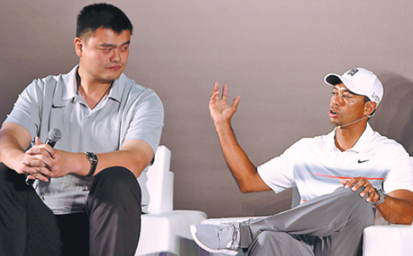 Woods plays golf with Yao Ming in Shanghai visit