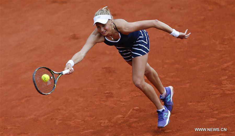 Muguruza beats Georges 2-0 at French Open