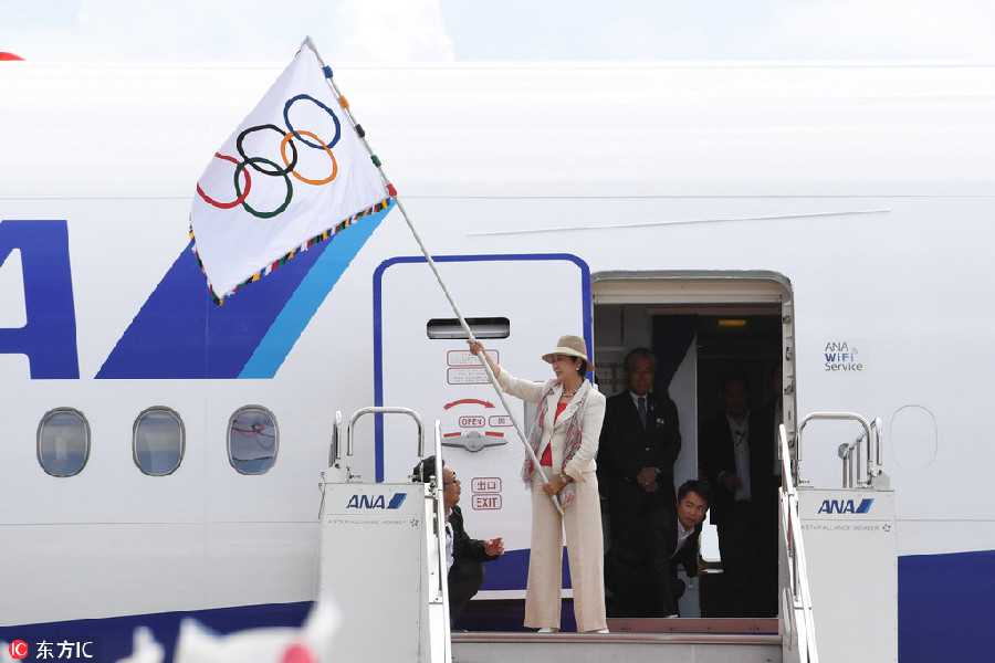 Tokyo welcomes the Olympic flag