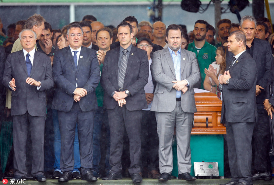 Brazil pays respects to Chapecoense in moving memorial