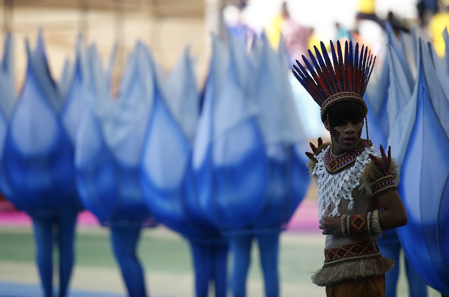 World Cup 2014 kicks off with colorful ceremony