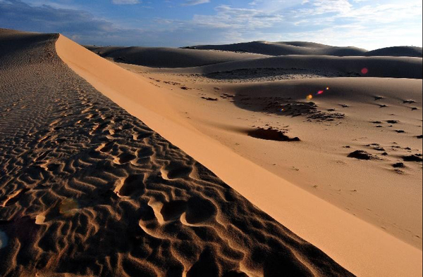 Scene of sand dunes in Bao Trang, Vietnam's Binh Thuan