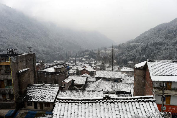 Snowfall visits ancient town in SW China's Sichuan