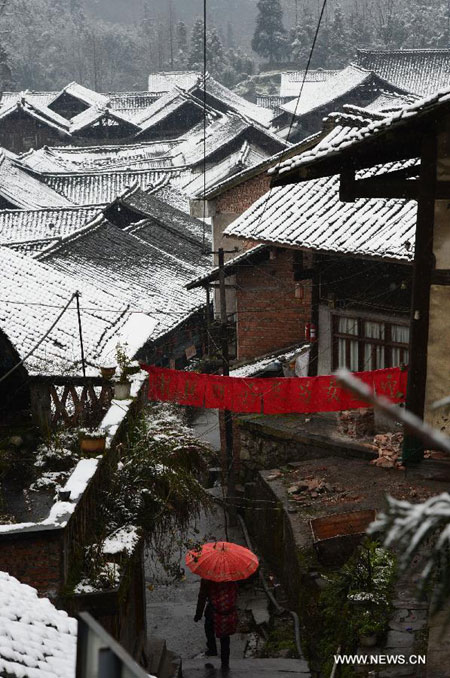 Snowfall visits ancient town in SW China's Sichuan