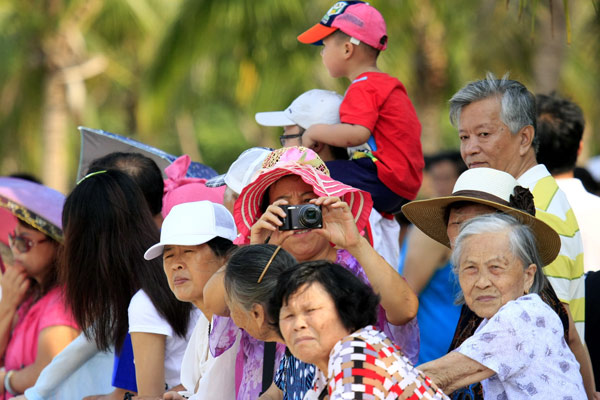 Beach equestrian festival held in S China