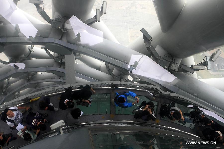 1,000-meter-long Spider Walk of Canton Tower opens