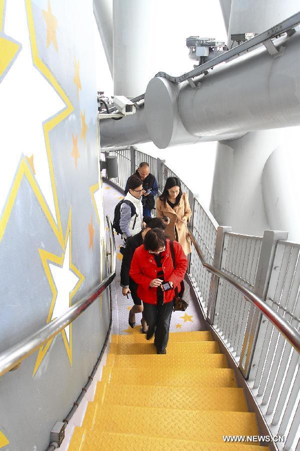 1,000-meter-long Spider Walk of Canton Tower opens