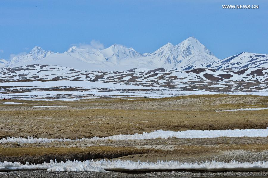 Scenery of headstream of Yarlung Zangbo River