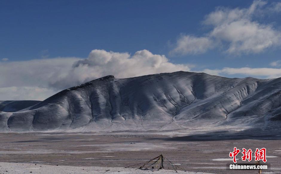 Beautiful scenery along the Qinghai-Tibet Highway