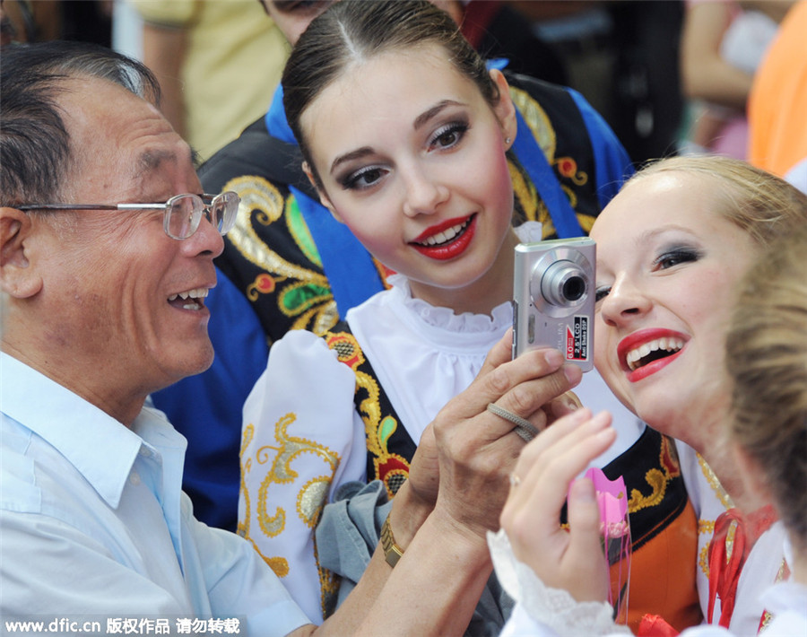 Grand parade kicks off Shanghai Tourism Festival