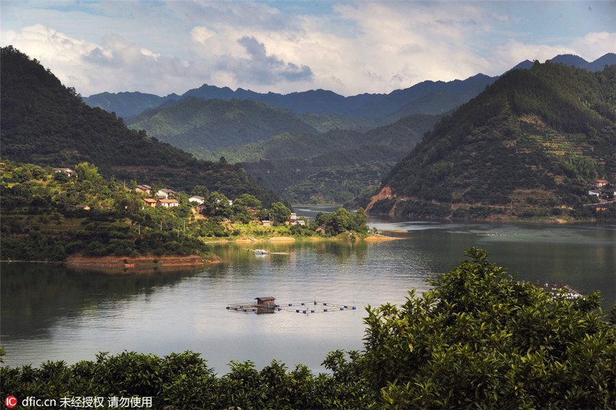 Heavenly beauty in Dongjiang Lake