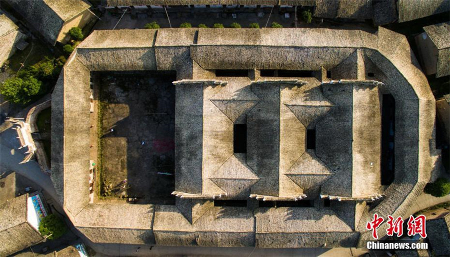 Bird's-eye view of largest enclosed house in western Jiangxi