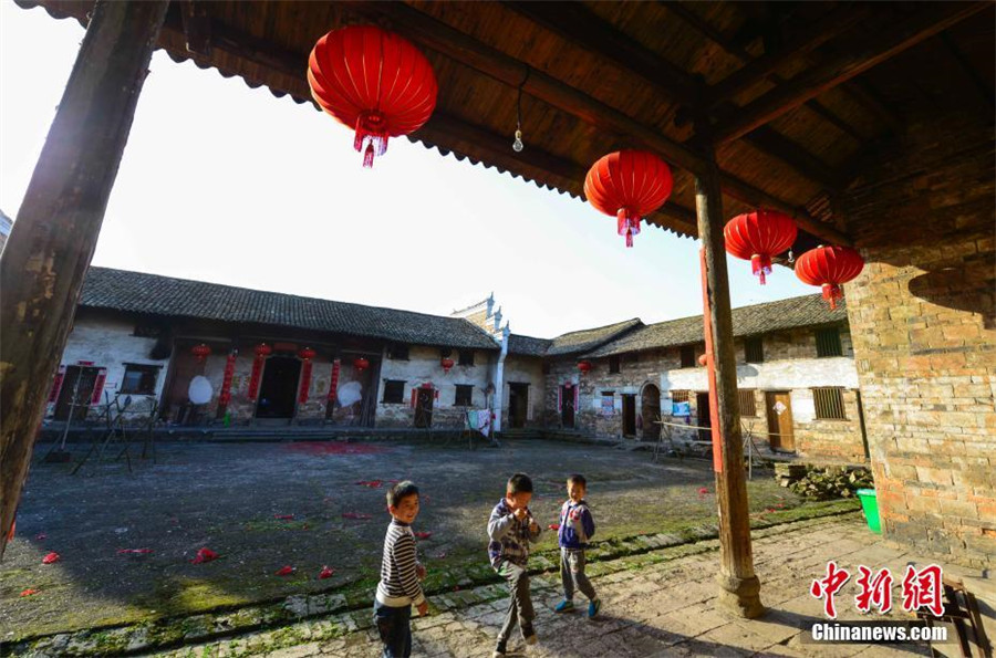 Bird's-eye view of largest enclosed house in western Jiangxi