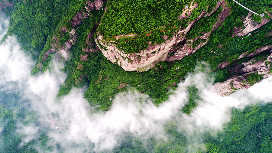 Spectacular seas of clouds in Xianju National Park