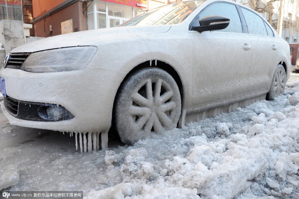 20 vehicles stuck in ice due to burst pipe