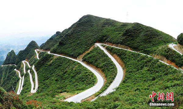 Zigzagging mountain road goes viral