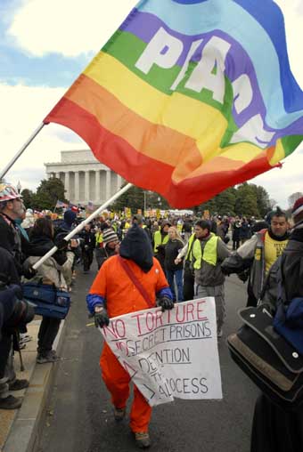 Thousands march to protest against Iraq War