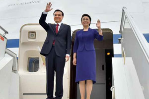 Wife of Chinese Premier visits women's organization in Nairobi