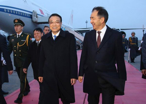 Premier Li arrives in Astana for the China-Kazakhstan meeting