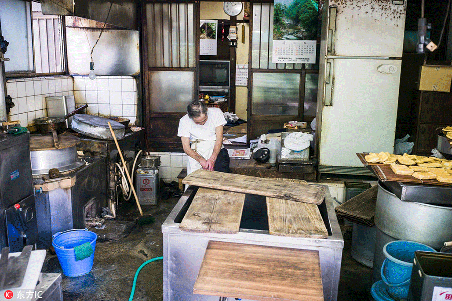 From bars to shops, seniors working in Tokyo